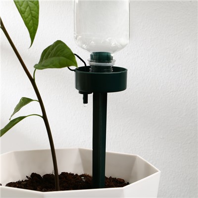 Автополив для комнатных растений Greengo под бутылку, регулируемый, тёмно-зелёный, из пластика, высота 25 см