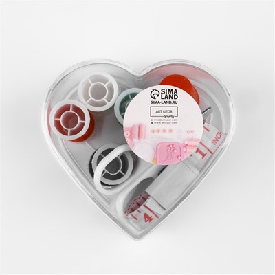 Швейный набор «Сердце», 13 предметов, в пластиковом контейнере, 7,5 × 7 см, цвет МИКС