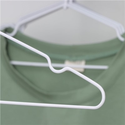Плечики - вешалки для одежды антискользящие детские Доляна, металл с ПВХ покрытием, набор 10 шт, 29,5×17,5 см, цвет белый